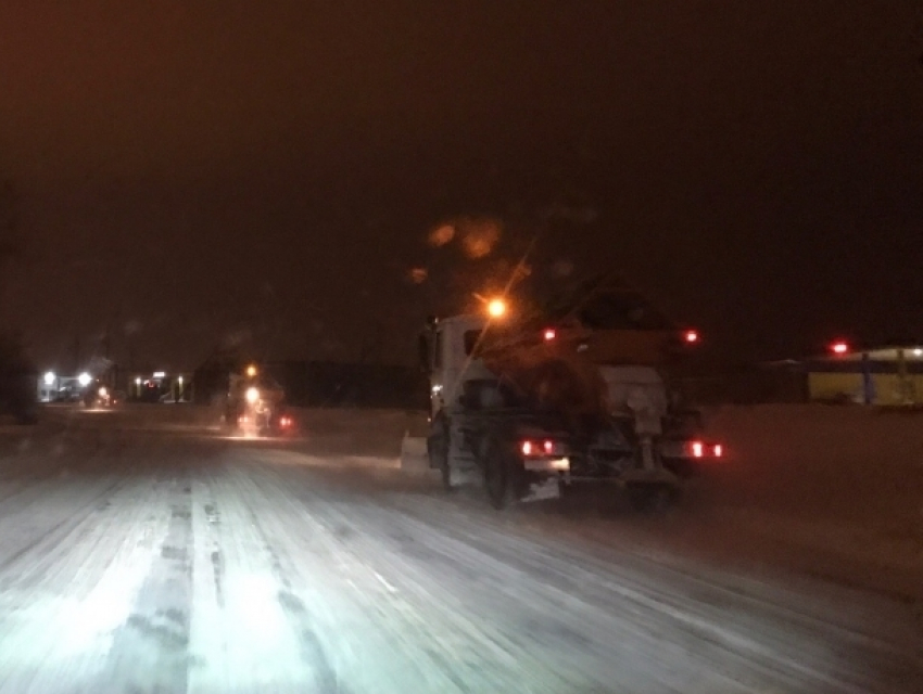 28 единиц техники сутки очищали Волгодонск от снега