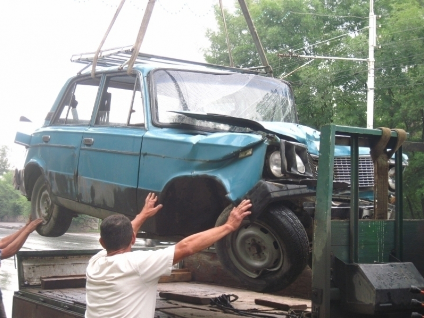 В Волгодонске из-за 26-летней девушки в ДТП пострадали четыре автомобиля 