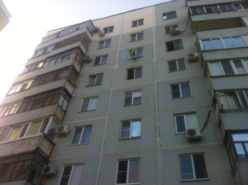 В Волгодонске 56-летняя одинокая женщина выбросилась из окна многоэтажки