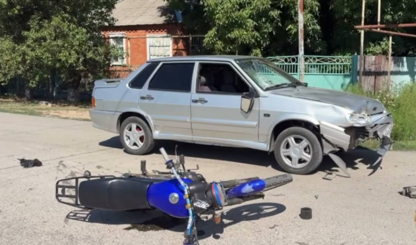 Несовершеннолетний мопедист пострадал в ДТП под Волгодонском 
