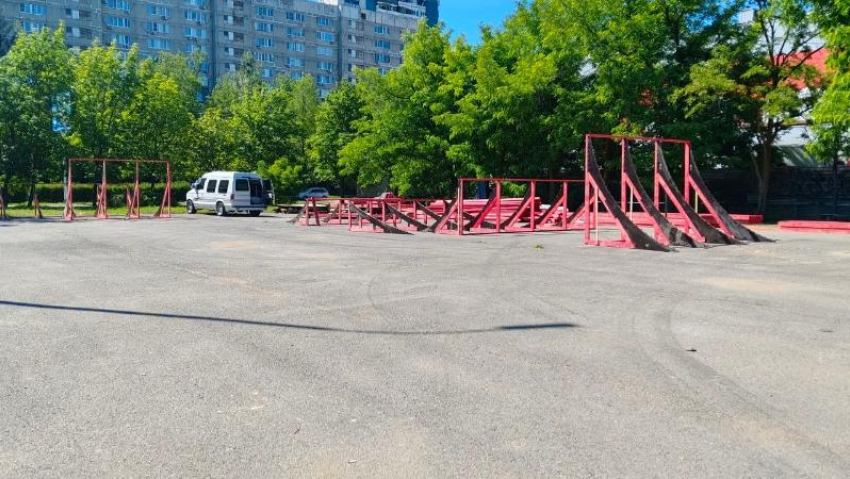 В Волгодонске монтируют новый скейт-парк вместо демонтированного