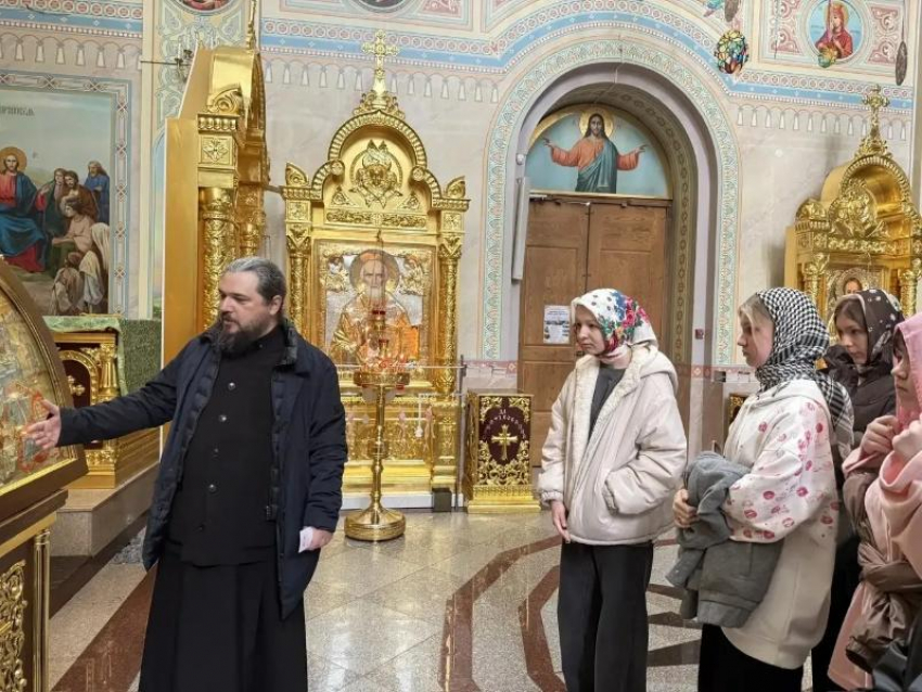 Больше чем экскурсия: десятиклассники школы №5 побывали в соборе Рождества Христова 