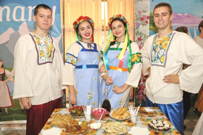 Масштабный «Фестиваль народов Дона» собрал сотни талантливых студентов и школьников Волгодонска