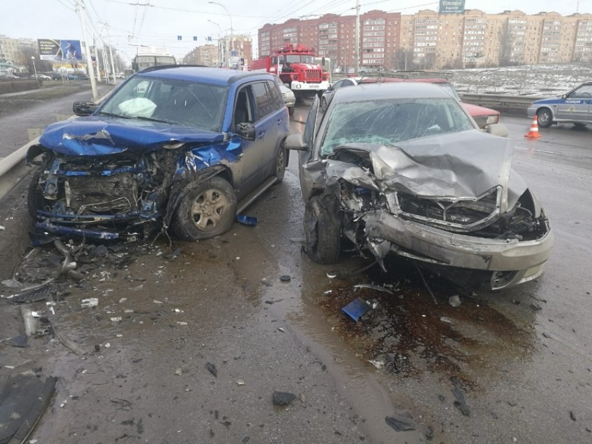 «Есть третий участник ДТП»: в Волгодонске разыскивают свидетелей аварии на мосту 