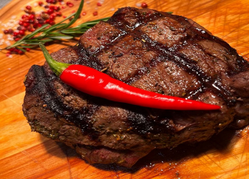 Товар дня: отборный стейк из мраморной говядины в пабе «Желтый слон»