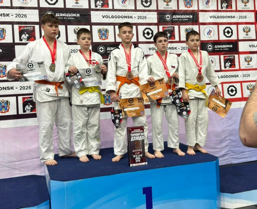 Команда дзюдоистов Волгодонска завоевала золото Межрегионального турнира