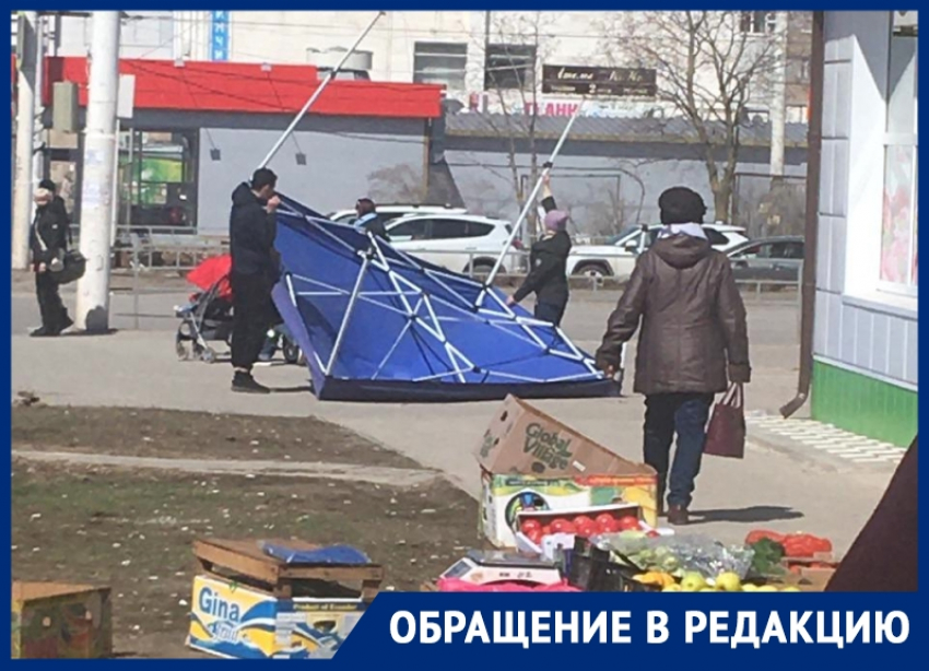 «Чуть людей не поубивало»: на стихийном рынке в Волгодонске улетел шатер