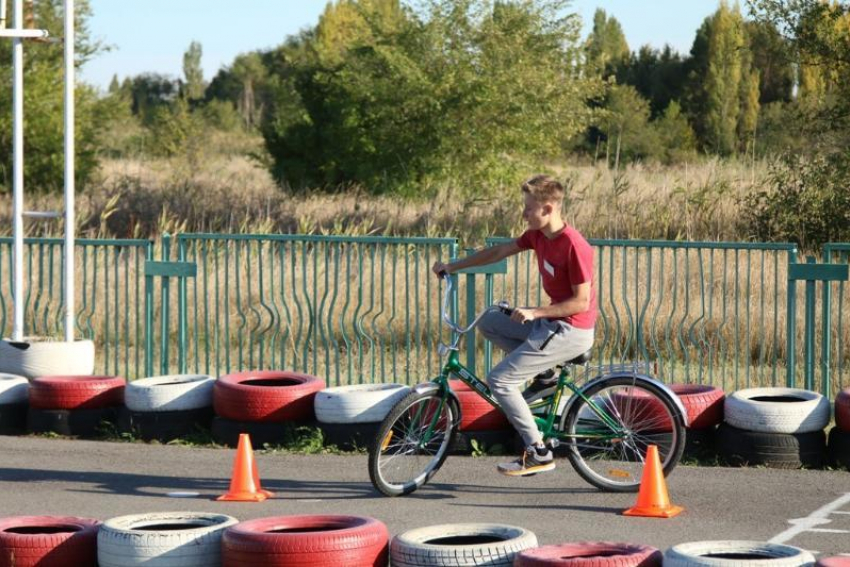 Около сотни волгодонцев приняли участие в городских соревнованиях «Юный велосипедист – 2019»