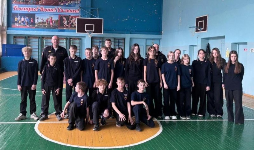 Вторая встреча «полицейского класса» и полиции в Волгодонске: ученики 22-й школы углубились в азы профессии