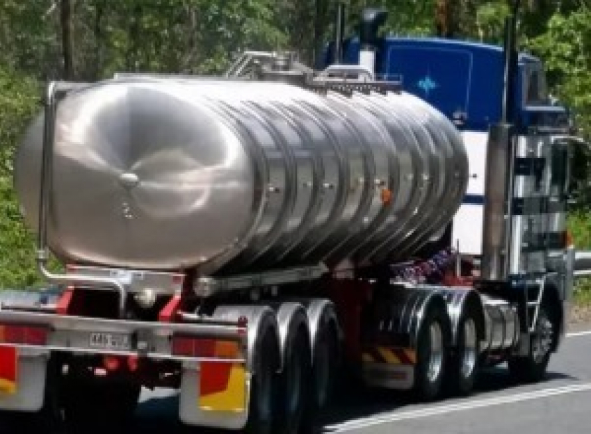 На трассе Зимовники-Волгодонск задержали угонщика грузовика с 49 тоннами дизельного топлива 