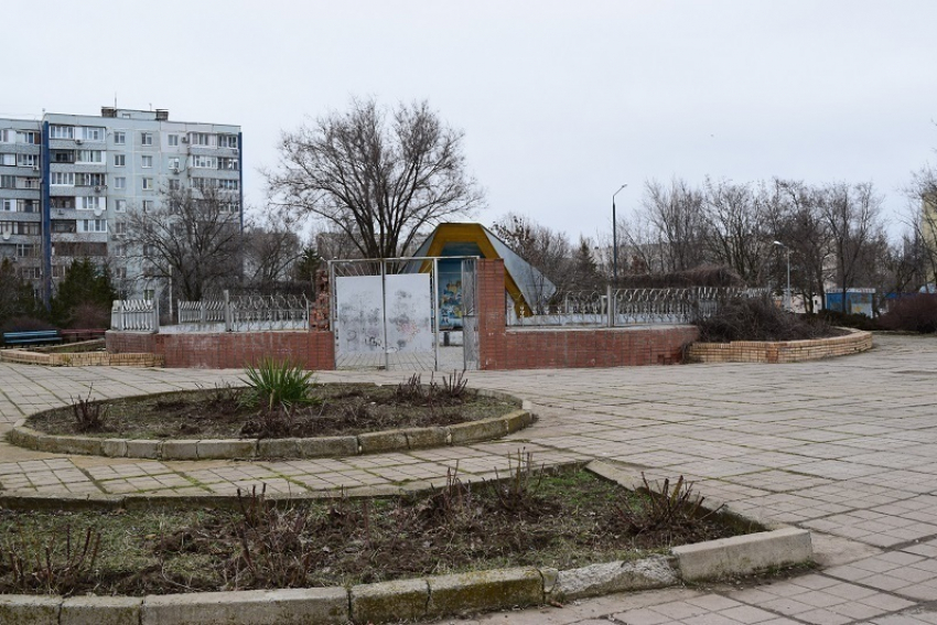 В волгодонском сквере Дружбы из танцплощадки сделают кинотеатр