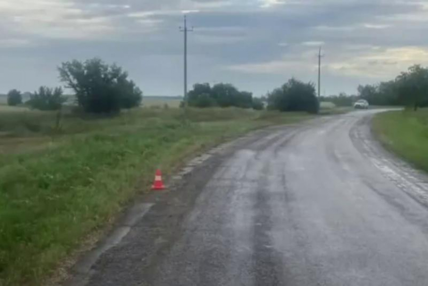 Молодой гонщник слетел с дороги и врезался в дерево: жуткое ДТП с тремя пострадавшими произошло под Волгодонском