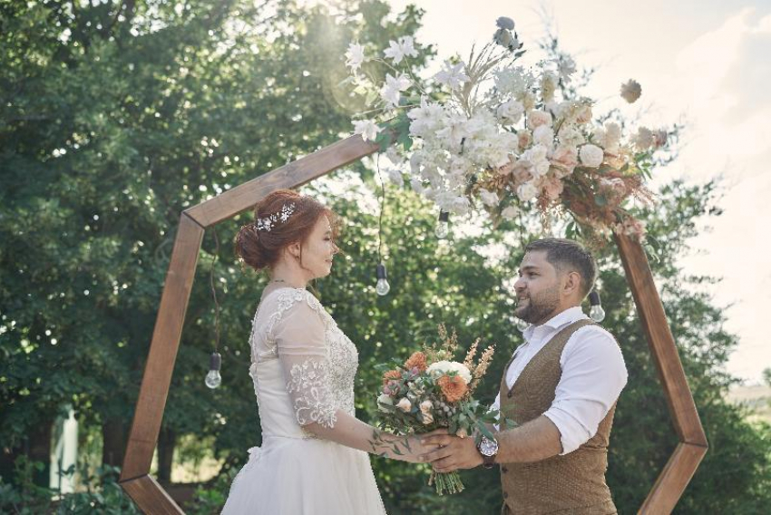 Мечты о свадьбе на природе: возможна ли официальная выездная регистрация брака в Волгодонске