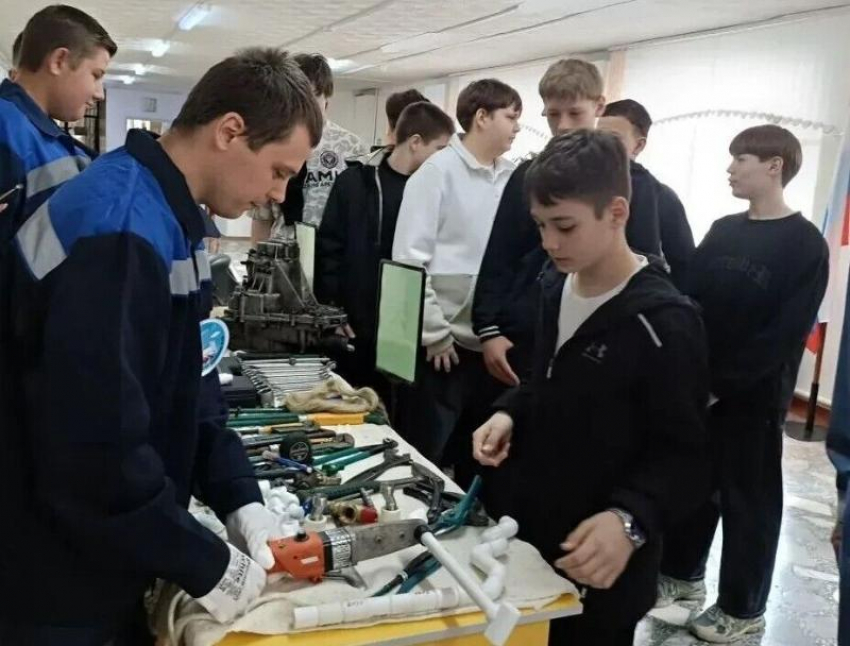 Вакансий меньше, чем людей: искать работу на Всероссийскую ярмарку в Волгодонске пришли более 800 горожан