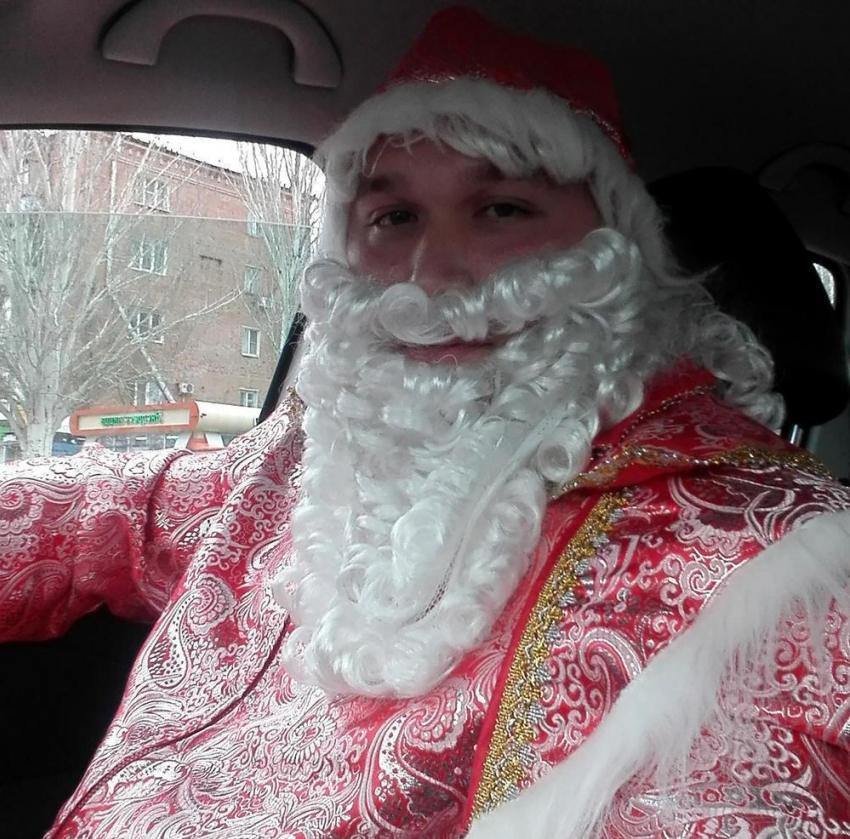Дед Мороз – таксист поднимает настроение волгодонцам в Новый год