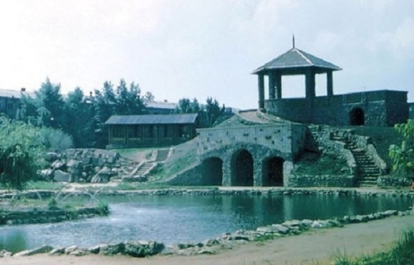 Волгодонск прежде и теперь: горка и пруд в парке 