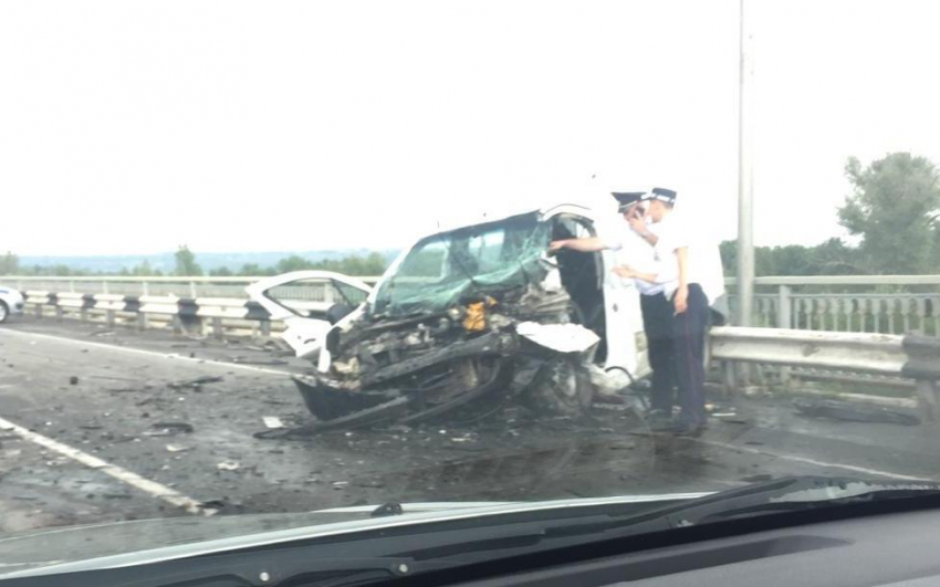 Страшная авария произошла на мосту через Сухую под Волгодонском: есть раненые 