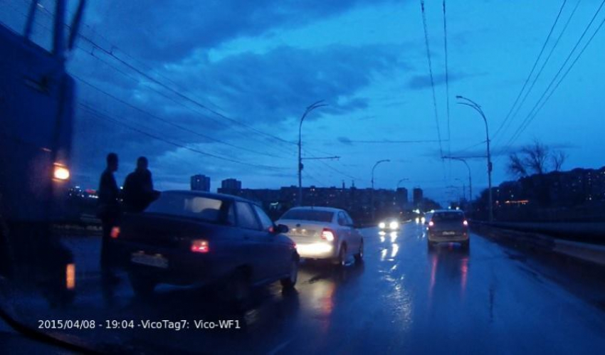 Легкая авария на путепроводе заставила весь Волгодонск стоять в пробке - читатель
