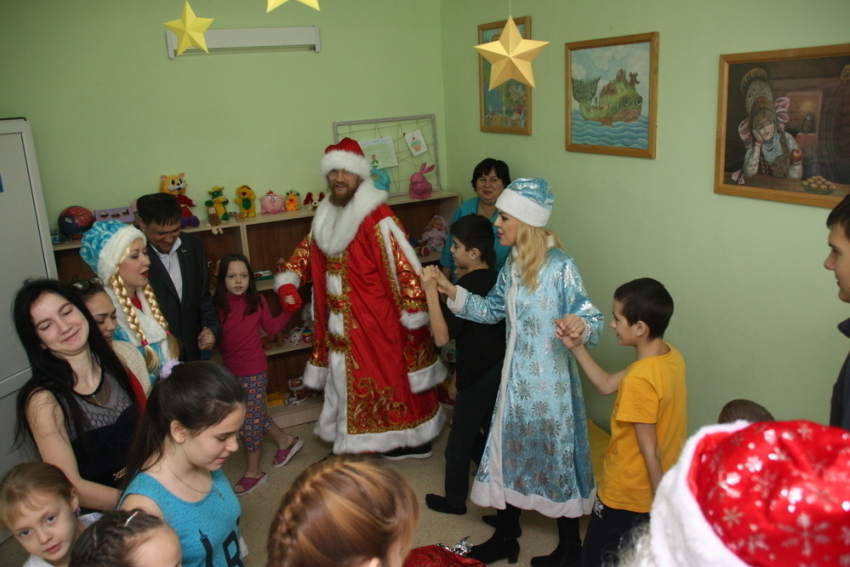  ОНФ Волгодонска подарил детям из Детской городской больницы «Новогоднее чудо»