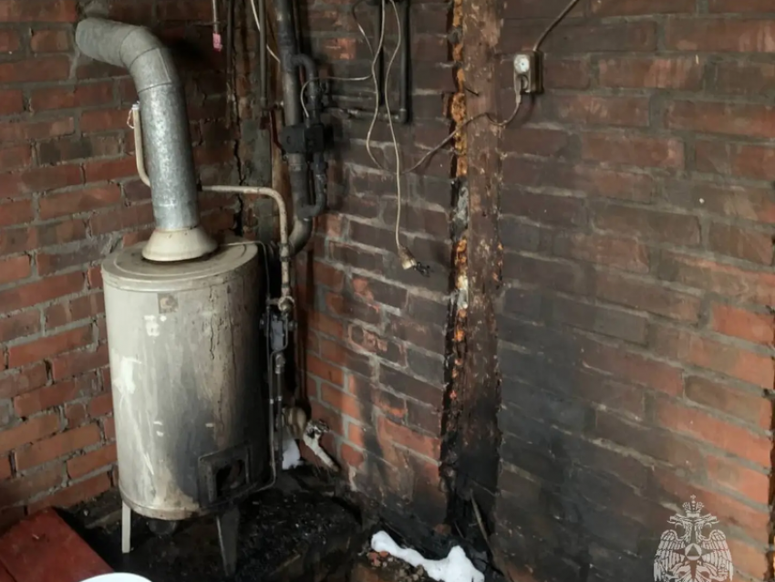 Житель Семикаракорска сжег печь и бойлер одной сигаретой 