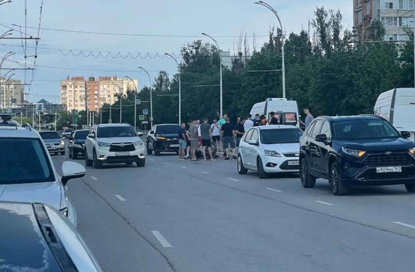На проспекте Строителей 15-летний водитель мотоцикла «Эндуро» разбился при падении