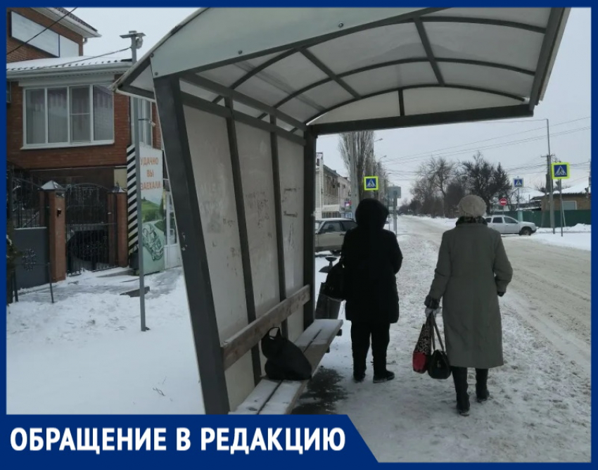 «Остановка при сильном ветре рухнет на людей!»: горожанка боится за свою жизнь, пока ждет транспорт 