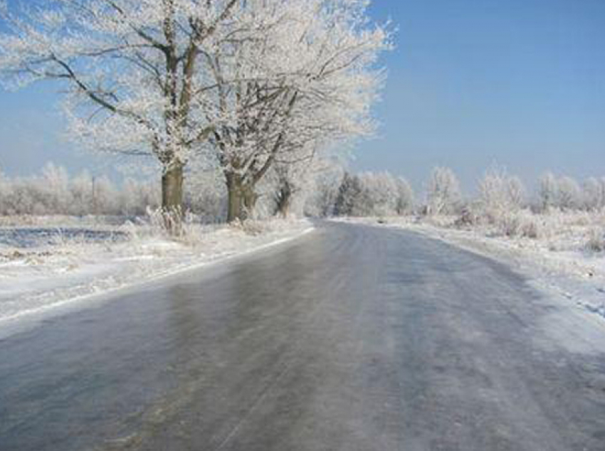 В ближайшие сутки в Волгодонске ожидается снег, гололедица и сильный ветер