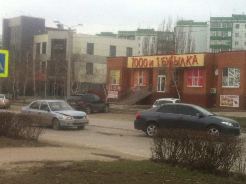   В Волгодонске на улице Черникова произошло ДТП с участием «Тойоты» и «Хендая»