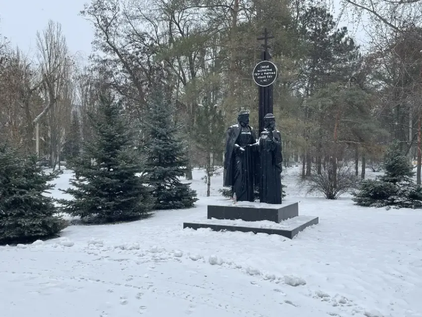 Новые баннеры о супружестве: как обновился сквер Петра и Февронии в Волгодонске
