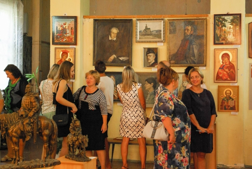 Картины волгодонских художников представлены на выставке  «Простые сюжеты»