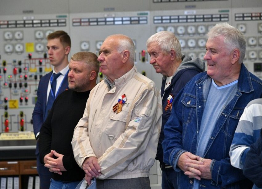 Первые строители-ветераны Ростовской АЭС встретились с руководством атомной станции