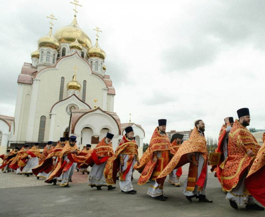Благодатный огонь из Иерусалима доставлен в Волгодонск