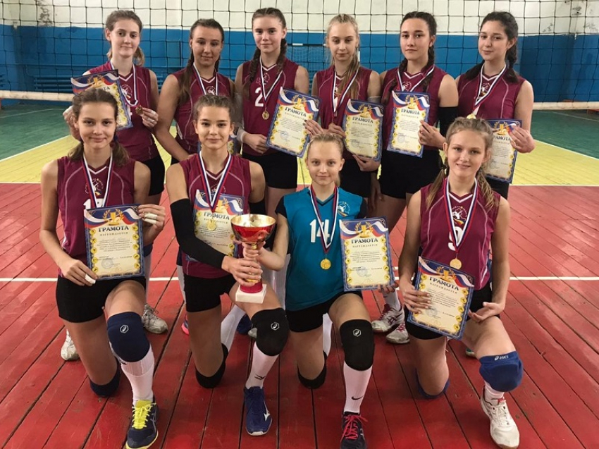 Очаровательные волейболистки из Волгодонска выиграли районное первенство