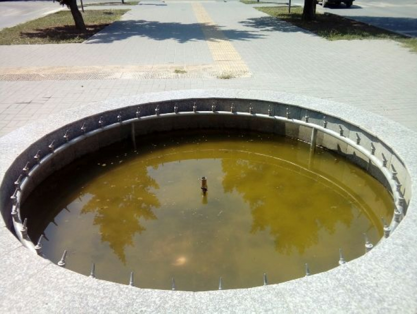 Безмолвные фонтаны на 50 лет СССР превратились в болота