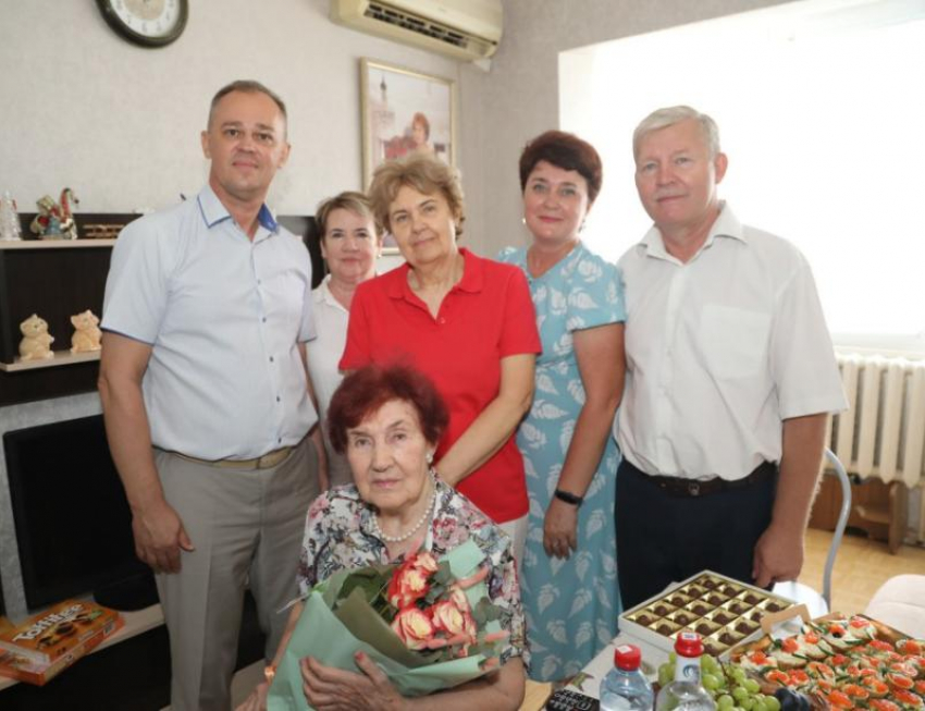 Почетному гражданину Волгодонска Екатерине Хижняковой исполнилось 94 года 