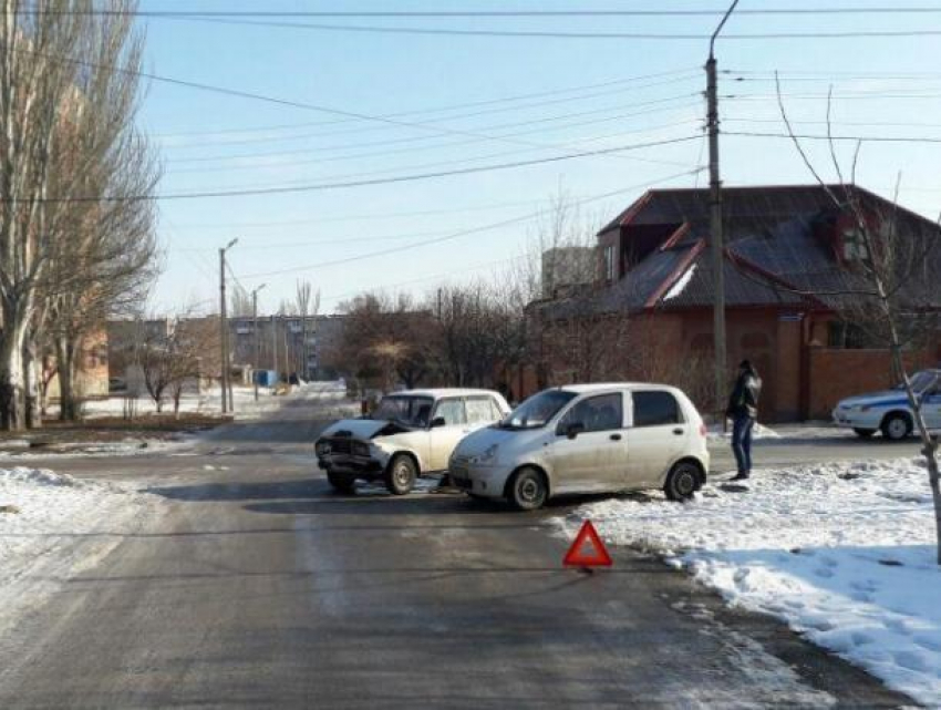 Трое детей пострадали в столкновении «Дэу Матиза» и ВАЗа в Волгодонске