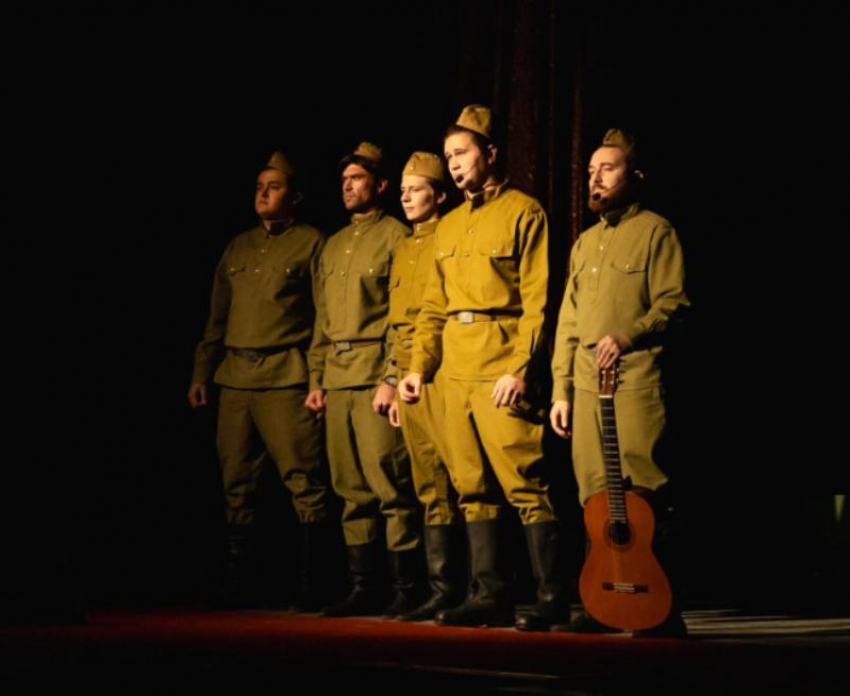 Волгодонск почтил память о победе в Сталинградской битве театральной постановкой  