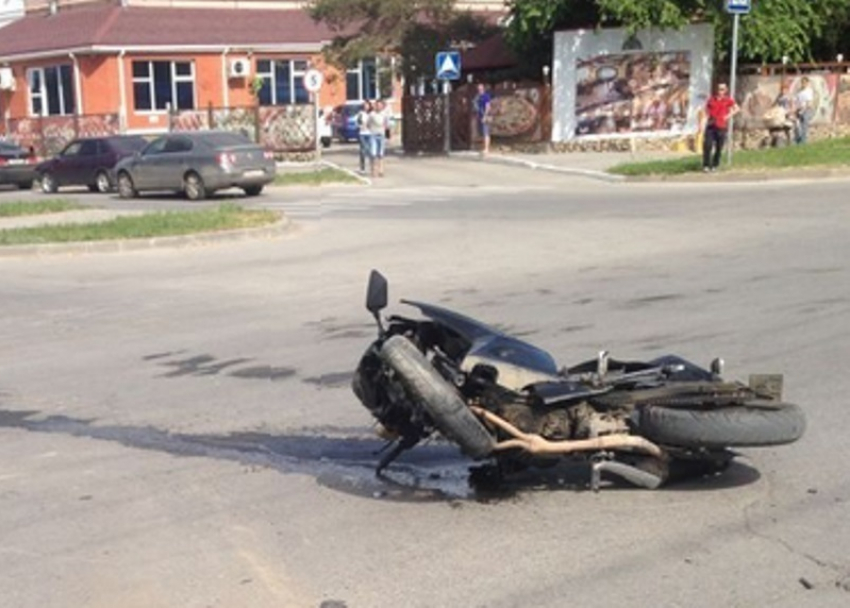 В Волгодонске на Гагарина «Hyundai» сбил мотоциклиста