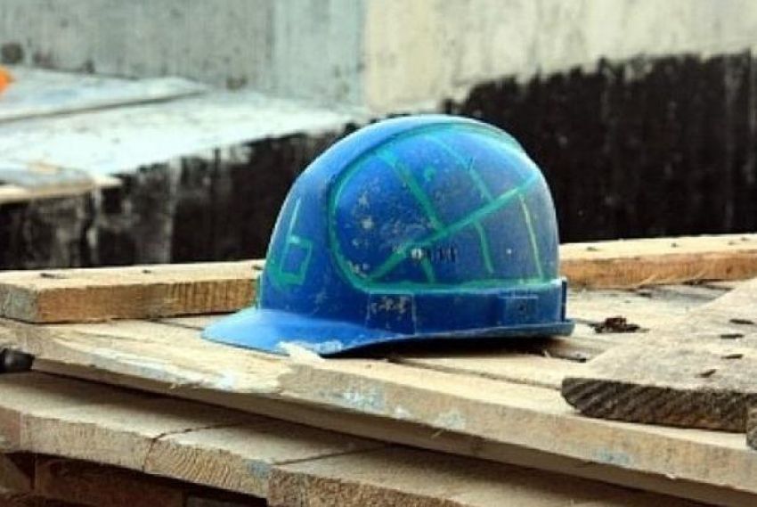 Монтажника из Волгодонска осудили за падение металлической трубы на голову работника