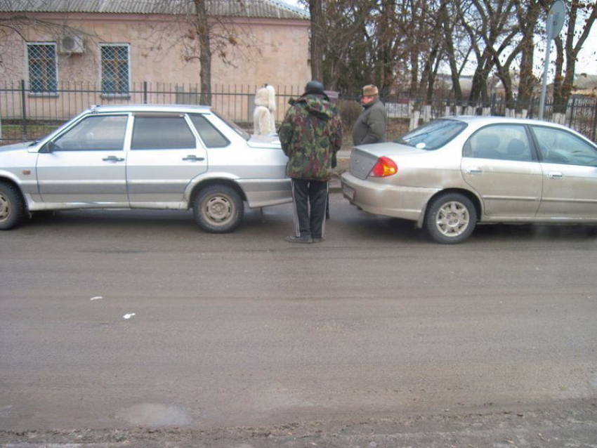 На улице Пионерской произошло ДТП с участием ВАЗ-2115 и иномарки
