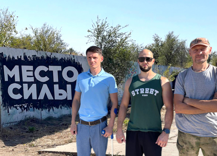 «Место силы»: группа альтруистов собственноручно создала и украсила граффити спортплощадку на забытой набережной В-9