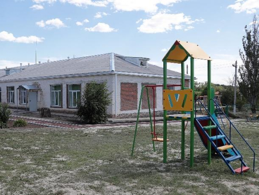 На 64% выполнен затянувшийся ремонт детсада «Журавлик» в Цимлянском районе