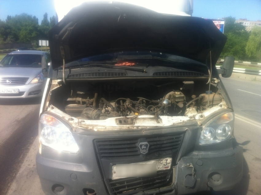 В Волгодонске водитель из Краснодарского края возмутился дорожным знаком, из-за которого он врезался в «скорую»