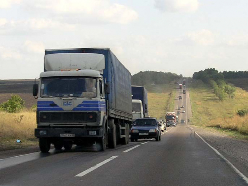 Волгодонские владельцы большегрузов вынуждены нарушать новые правила передвижения по федеральным дорогам