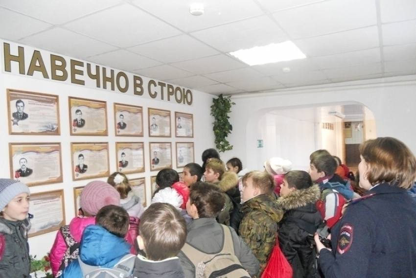 Школьников Волгодонска приглашают на день открытых дверей в институте МВД в Ростове