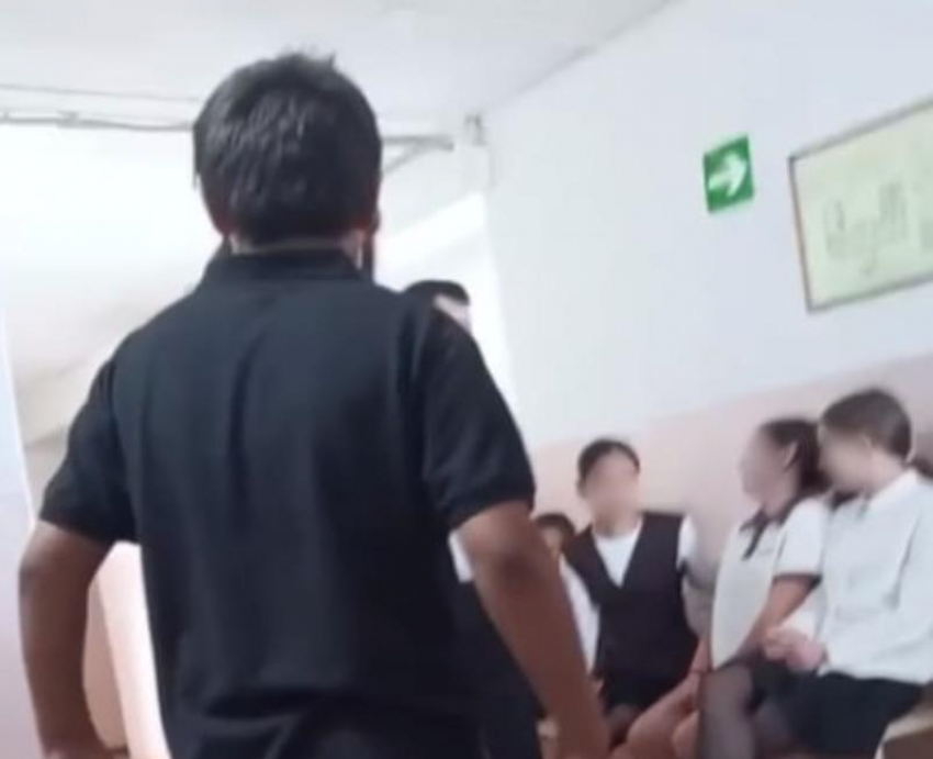 «Неформал» ответил за слова кровью: пятиклассник вступился за честь матери в кулачном бою со старшеклассником в Лозновской школе 