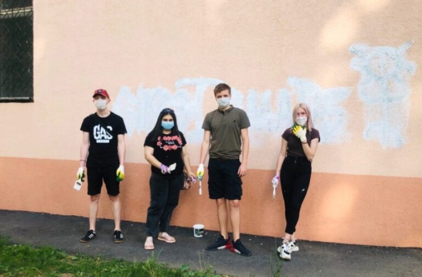 На борьбу с граффити с рекламой наркотических средств вышли волонтеры Волгодонска