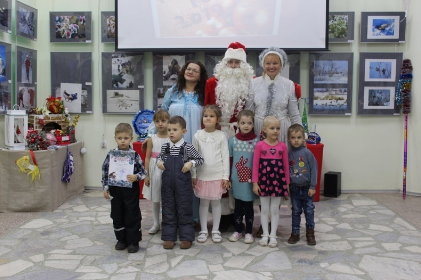 Воспитанники детских садов и школьники получили награды за лучшие поделки к Новому году и Рождеству