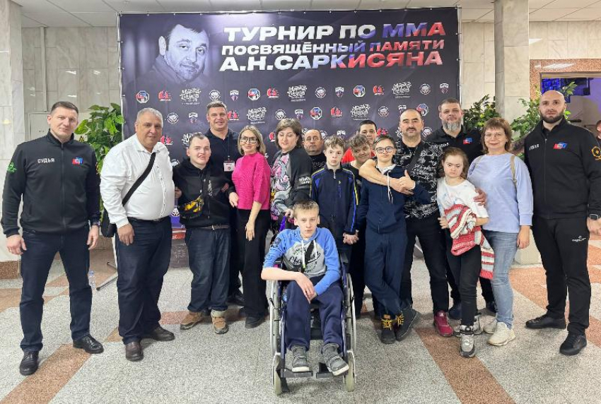«Спорт без границ»: чемпион Александр Шаблий открыл особенным детям из Волгодонска  мир единоборств