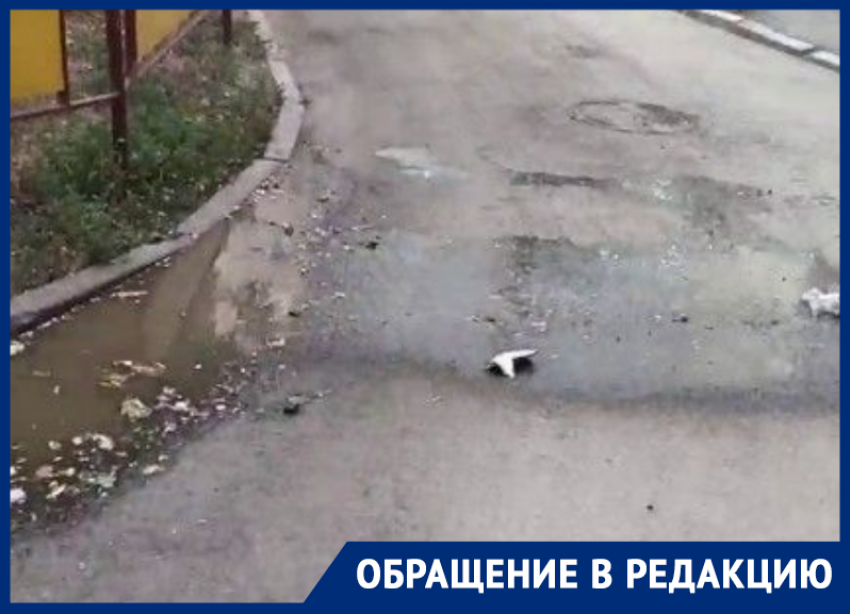 Зловонные лужи вместо чистоты: волгодонцы возмущены сочащийся из мусоровозов жижей 